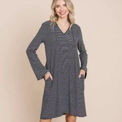 JEANS Hupparit></noscript>Culture Code Londyn raidallinen trikoomekko musta
